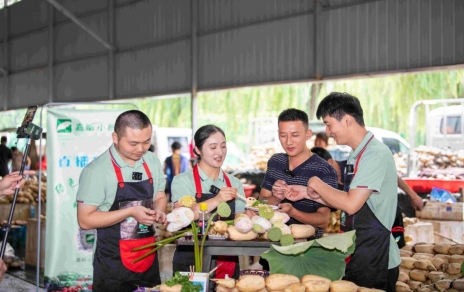 做好“雙服務(wù)”：嘉昕小廚房開(kāi)播，本期主角---蓮藕